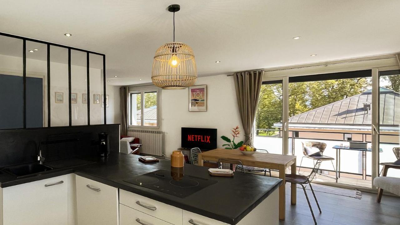 HOMEY MONTAIGNE - New - A 1 min à pied du LAC D'ANNECY - 2 Balcons privés - Appartement avec 2 chambres - Stationnement gratuit toute l'année sauf en été - juin à août Esterno foto